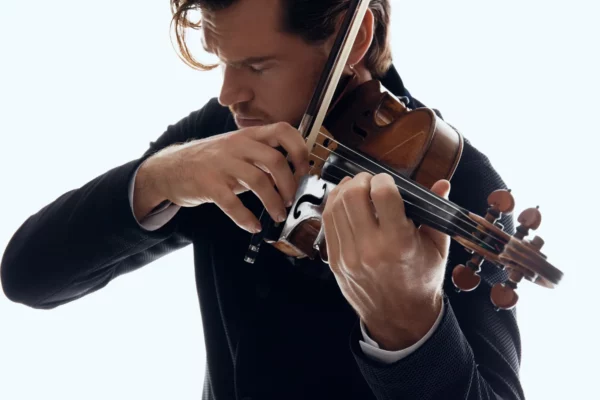 Image of violinist Blake Pouliot playing the violin
